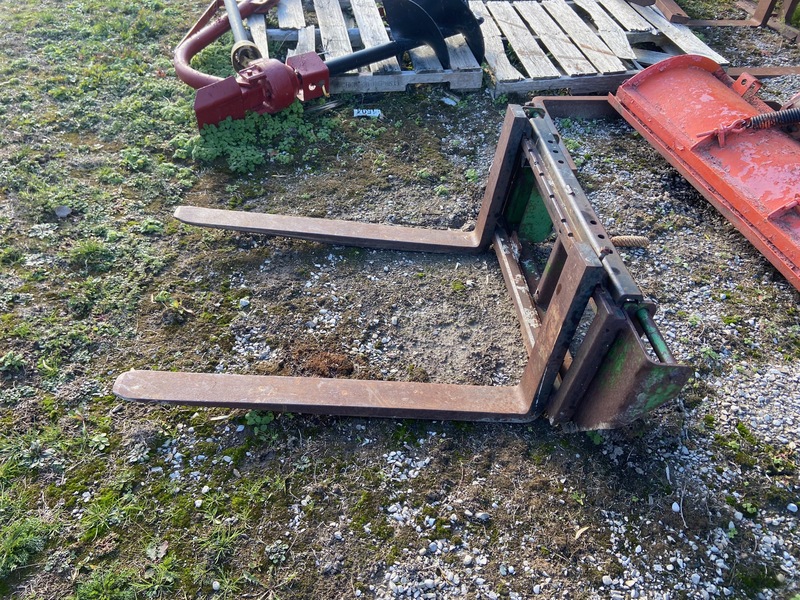 Attachments  John Deere Pallet Forks Photo